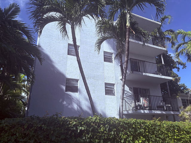 Euclid Plaza Condo photo 2